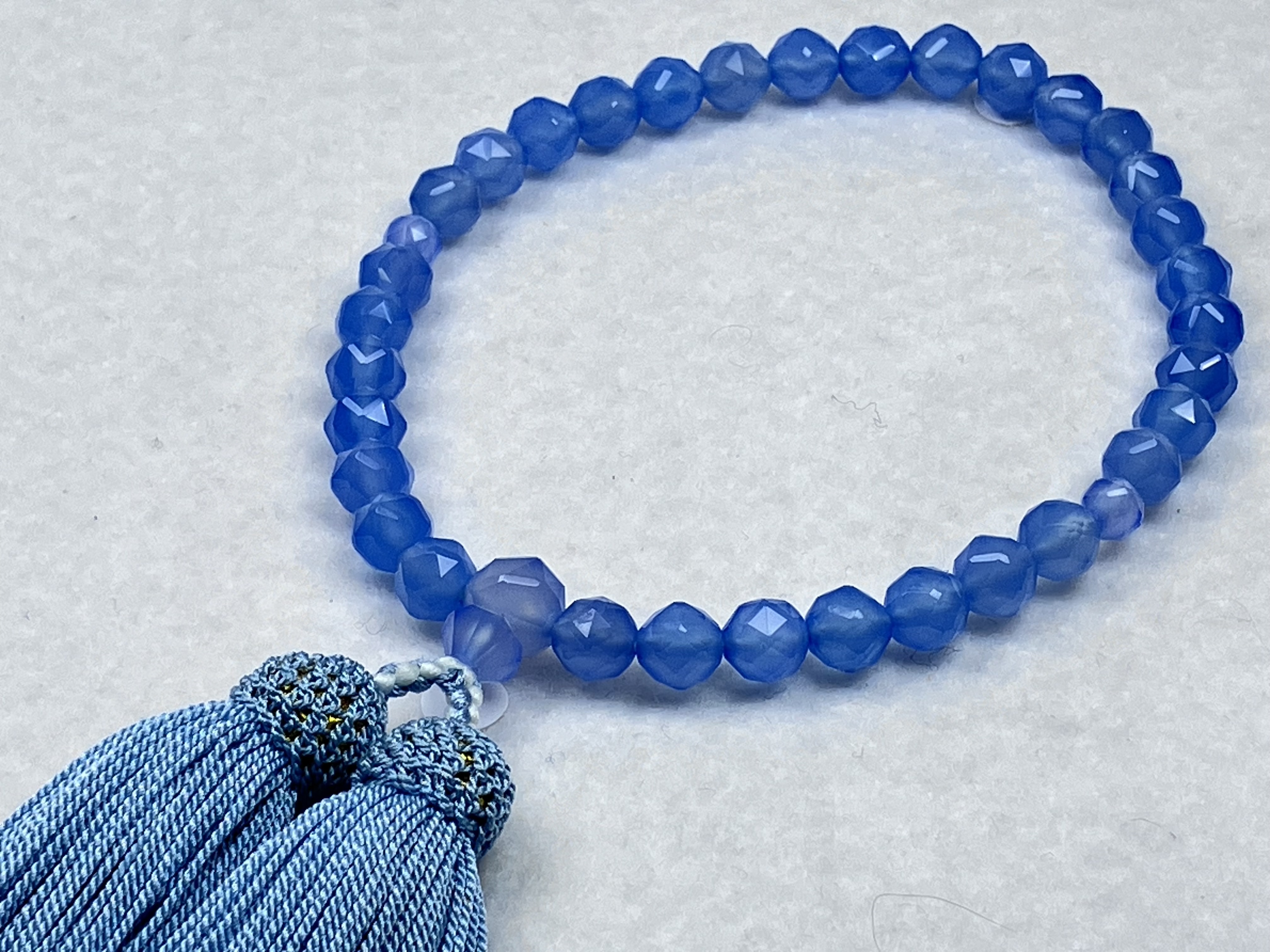 ブルーカルセドニー　ジュエリーカット8㎜片手　正絹頭房