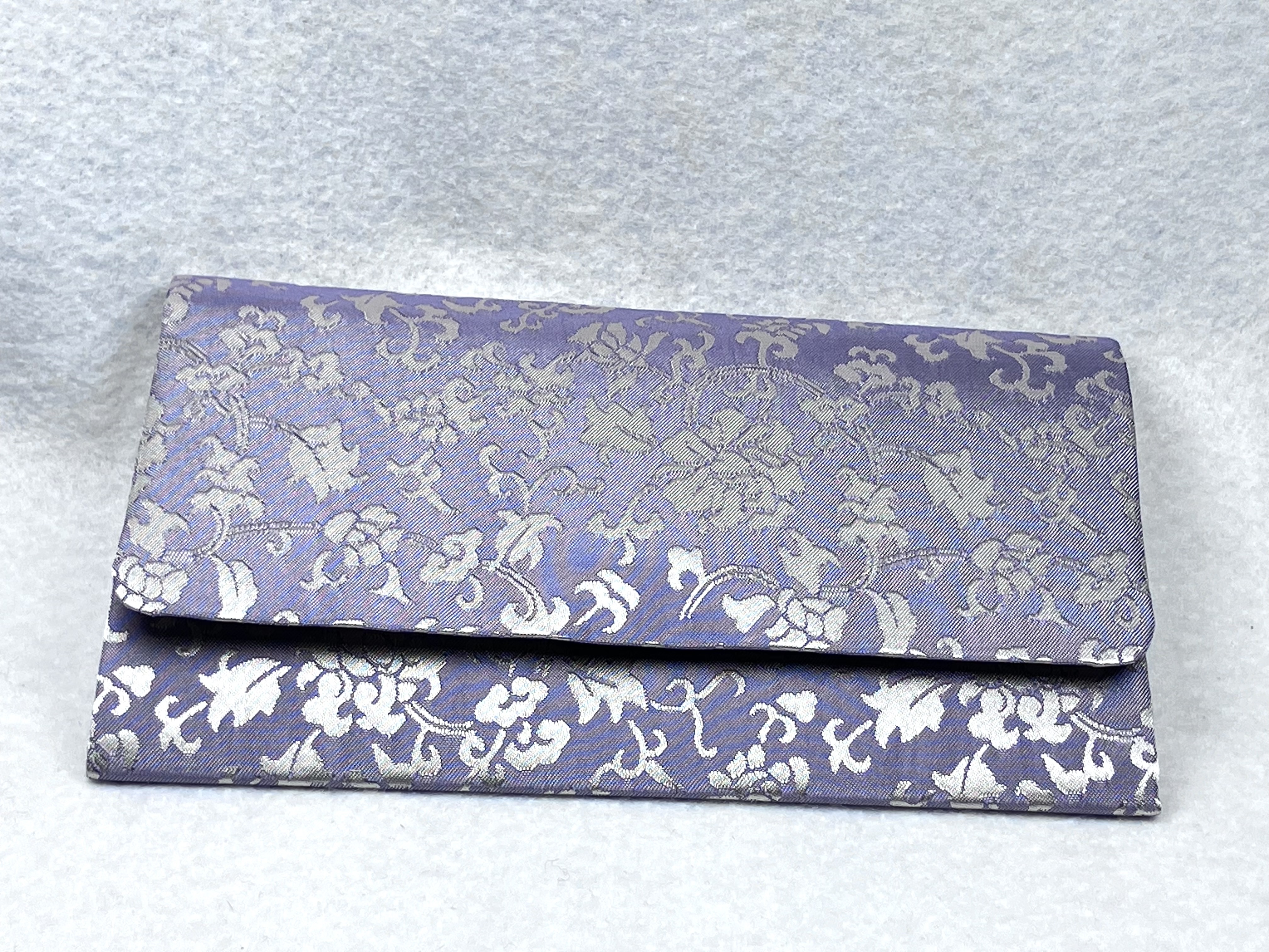 念珠袋　京緞子　二重蔓牡丹唐草　藤