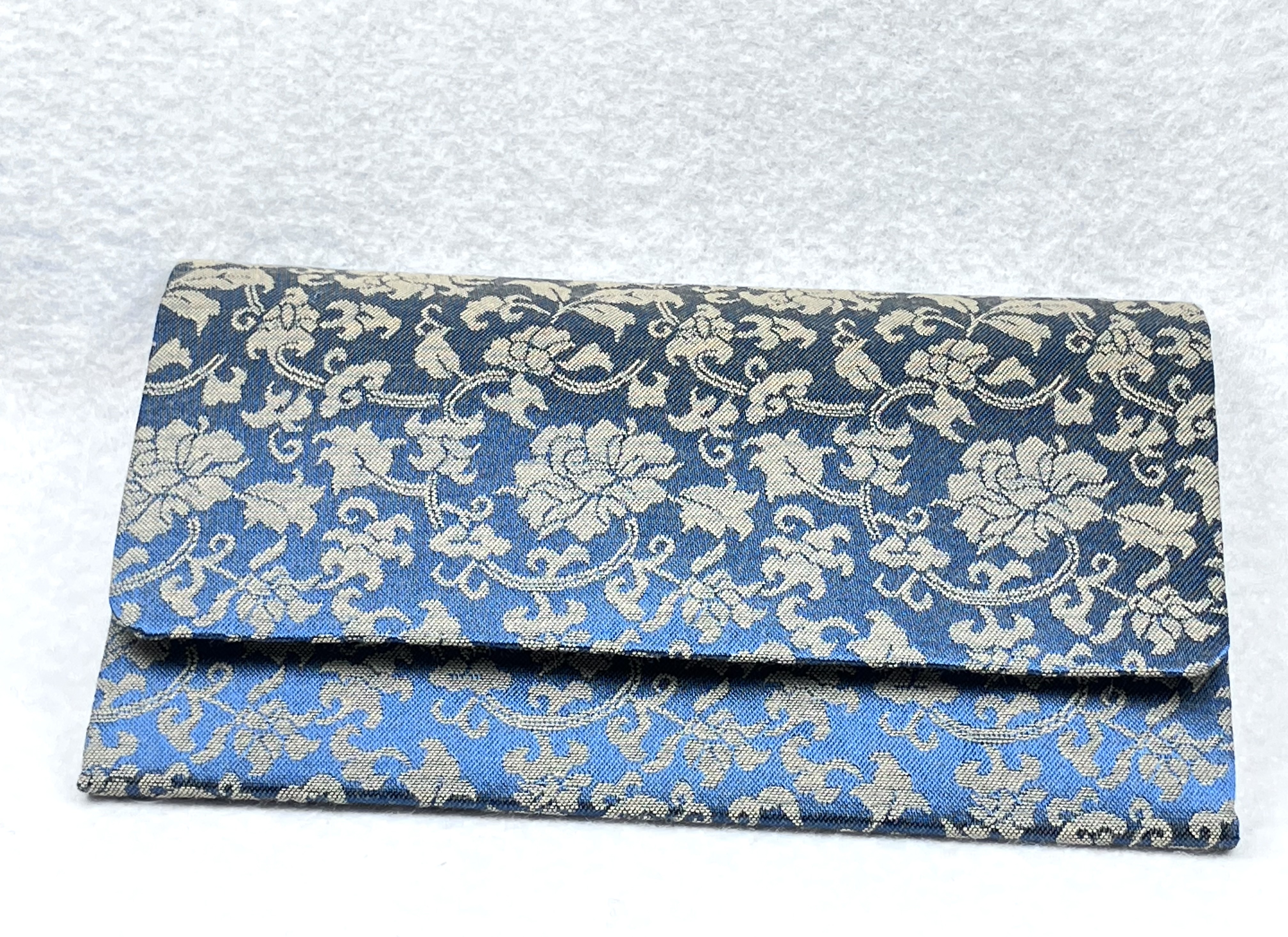 念珠袋　京緞子　二重蔓牡丹唐草　紺